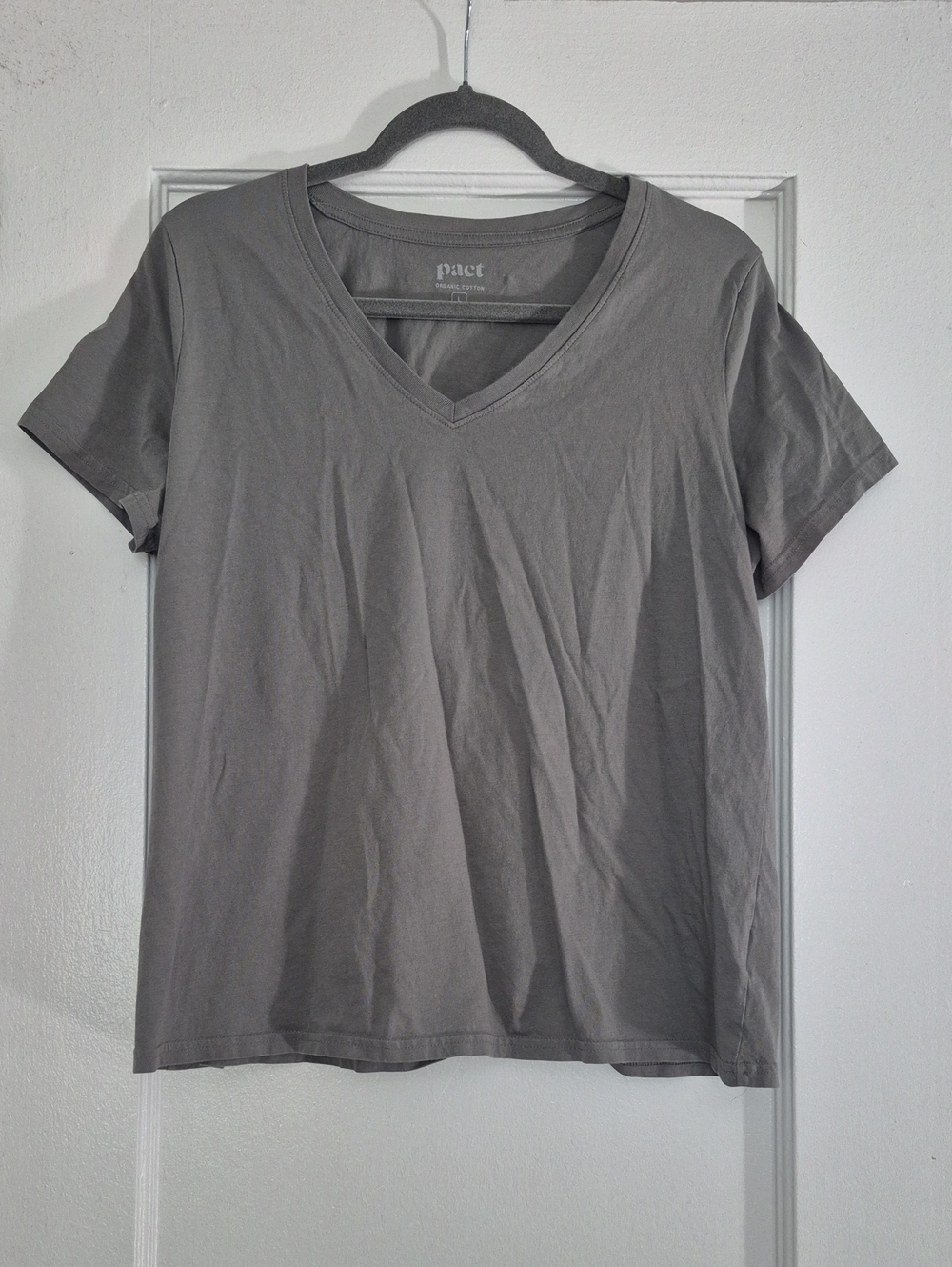 Pact Organic Softspun Essential V-Neck Tee In Dusted Green